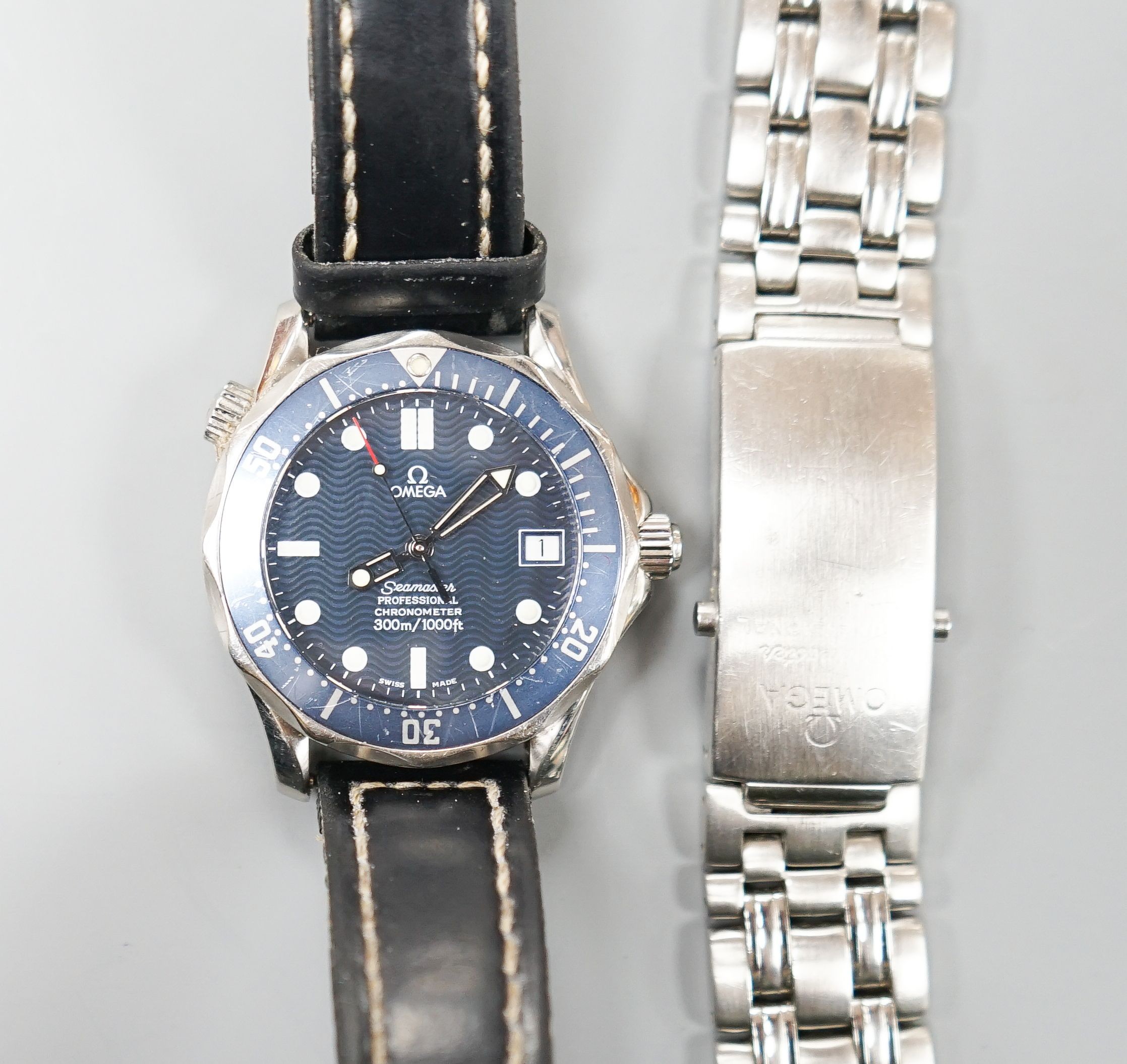 A gentleman's 2006 stainless steel Omega Seamaster Professional chronometer wrist watch, movement c.1120, on associated leather strap, but comes with original Omega steel bracelet, no box or papers